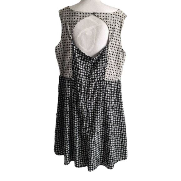 Paper Doll Dress A line Geometric print Sleeveless Keyhole back 20 Black White - Picture 6 of 11
